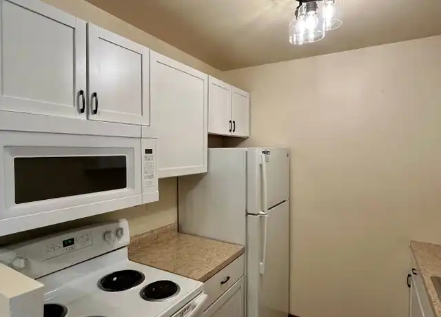 Property at 619 Laurel Ct Unit 203, Marshfield, WI, 54449, 1 bed, 1 bath, [object Object]
