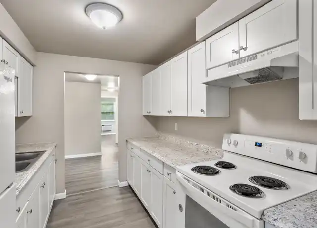 Property at 2025 Eastman Ave Unit 8, Green Bay, WI, 54302, 2 beds, 1 bath, [object Object]