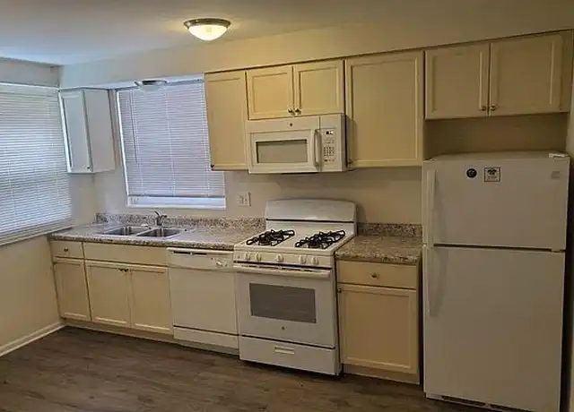 Property at 1030 E Division St Unit D, Lombard, IL, 60148, 2 beds, 1 bath, [object Object]