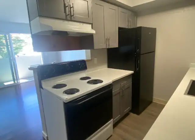 Property at 10848 1st Ave SW Unit 4, Seattle, WA, 98146, 1 bed, 1 bath, [object Object]