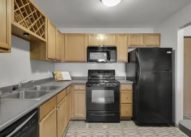 Property at SummerCreek - 3900 Plymouth Blvd, Minneapolis, MN, 55446, 1 bed, 1 bath, [object Object]