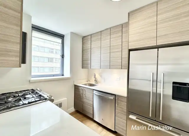 Property at 235 W 48th St Unit 4r, New York, NY, 10036, 3 beds, 2 baths, [object Object]