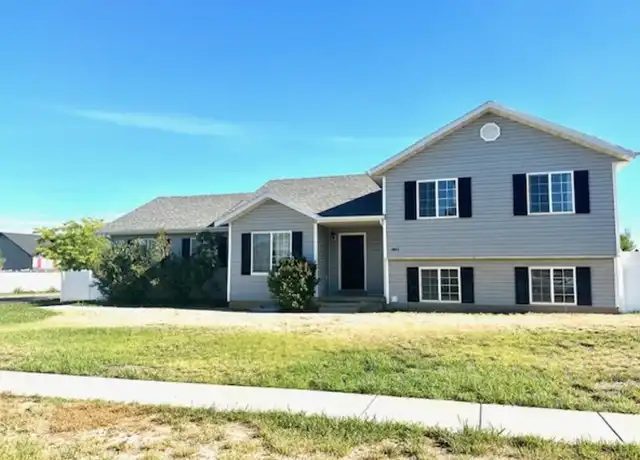 Property at 1043 E Hyrum Blvd, Hyrum, UT, 84319, 5 beds, 3 baths, [object Object]
