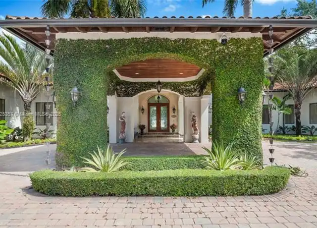 Property at 7405 SW 104th St, Pinecrest, FL, 33156, 6 beds, 6 baths, [object Object]