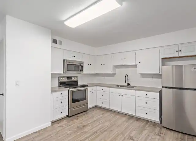 Property at 1725 E Cambridge Ave Unit 204, Phoenix, AZ, 85006, 2 beds, 1 bath, [object Object]