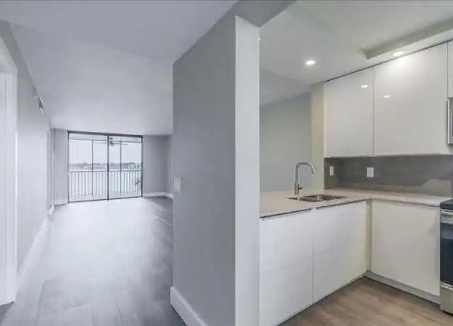Property at 113 Lake Emerald Dr, Oakland Park, FL, 33309, 2 beds, 2 baths, [object Object]