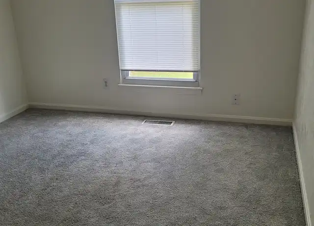 Property at 6512 El Rancho Rd, Louisville, KY, 40291, 3 beds, 1.5 baths, [object Object]