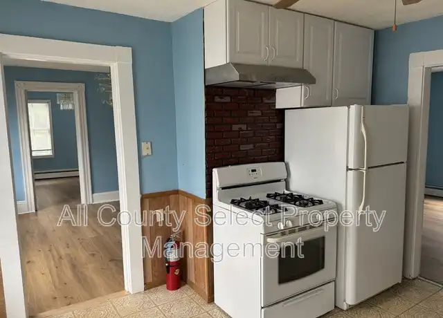 Property at 16 Mount Vernon St Unit 1, Peabody, MA, 01960, 4 beds, 2 baths, [object Object]