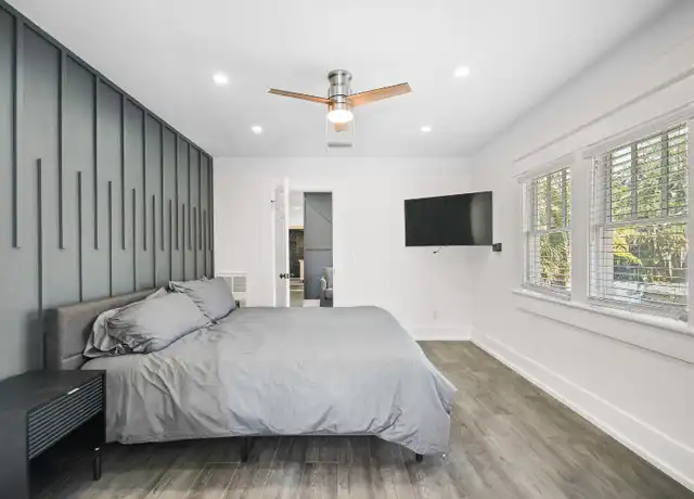 Property at 2009 W Dekle Ave Unit 3, Tampa, FL, 33606, 2 beds, 1 bath, [object Object]