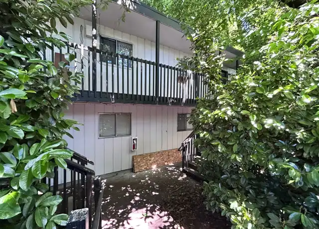 Property at 8040 SW 19th Ave Unit 6, Portland, OR, 97219, 2 beds, 1 bath, [object Object]