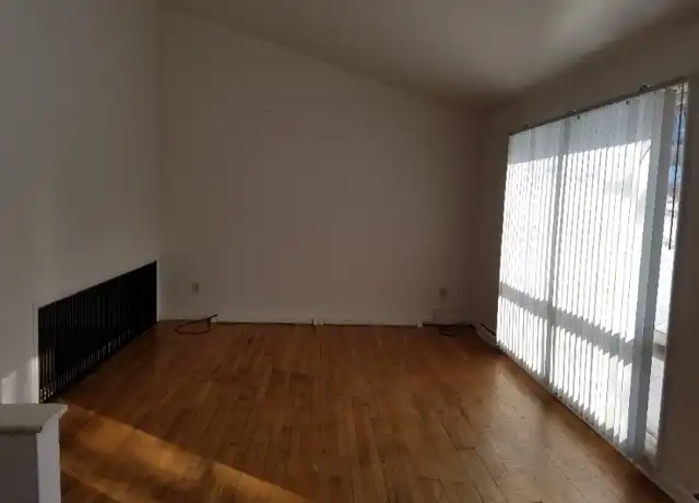 Property at 405 Cedar St NE Unit 405, Grand Rapids, MI, 49503, 2 beds, 1 bath, [object Object]