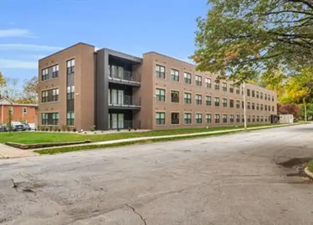 Property at 707 W Springfield Ave Unit 102, Urbana, IL, 61801, 1 bed, 1 bath, [object Object]