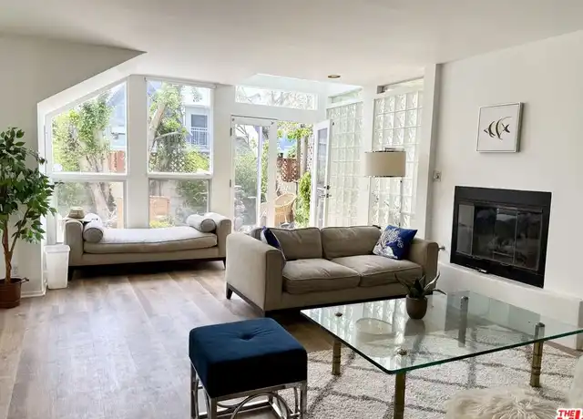 Property at 39 Westminster Ave, Venice, CA, 90291, 2 beds, 1 bath, [object Object]