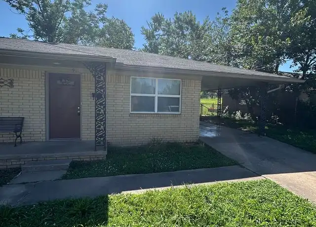 Property at 911 S 10th St, Rogers, AR, 72756, 2 beds, 1 bath, [object Object]