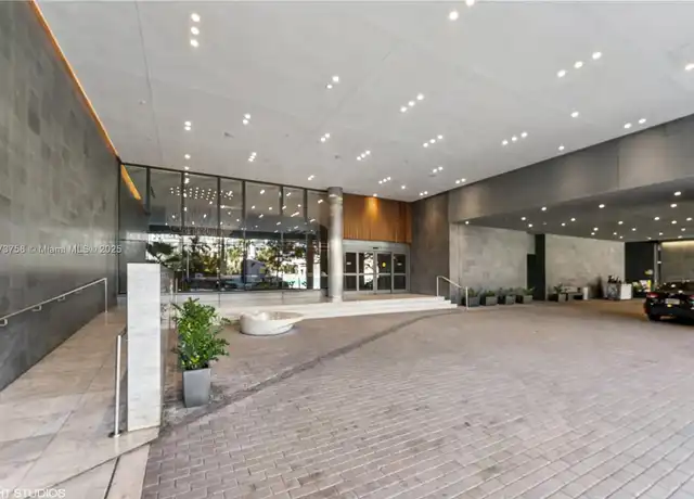 Property at 88 SW 7th St #1804, Miami, FL, 33130, 2 beds, 2.5 baths, [object Object]