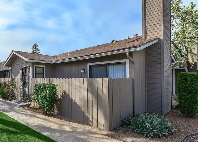 Photo of 740 N Villa Ave, Clovis, CA 93611