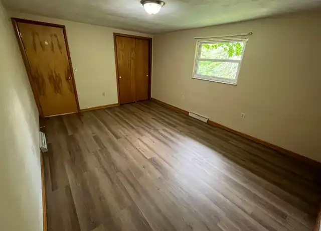 Property at 10950 Oak St Unit 5, Conneaut Lake, PA, 16316, 4 beds, 1.5 baths, [object Object]