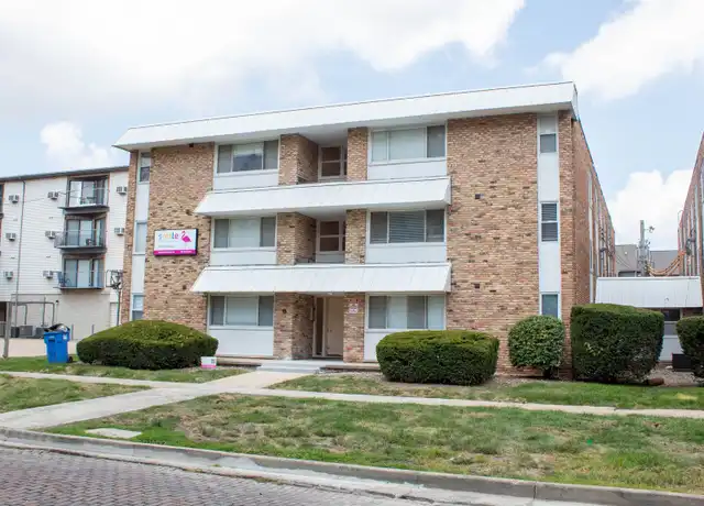 Property at 106 E Healey St, Champaign, IL, 61820, 2 beds, 1 bath, [object Object]