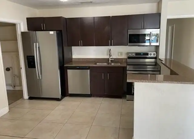 Property at 290 SW 9th St, Dania, FL, 33004, 5 beds, 2 baths, [object Object]