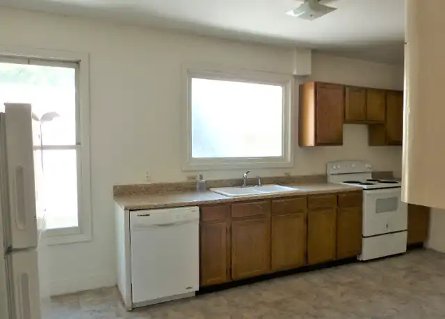 Property at 14 Hickok Pl Unit 14, Burlington, VT, 05401, 5 beds, 2 baths, [object Object]