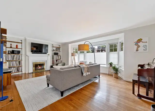 Property at 140 N Cuyler Ave, Oak Park, IL, 60302, 3 beds, 2.5 baths, [object Object]