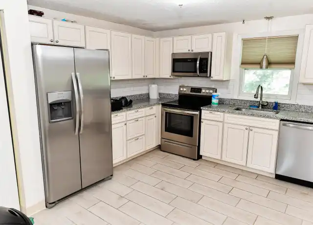 Property at 2 Atlantic Ave Unit 4, Dover, NH, 03820, 1 bed, 1 bath, [object Object]