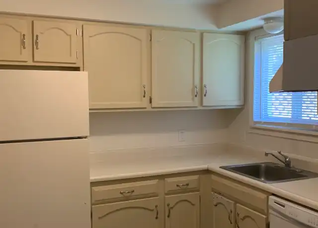 Property at 252 West St #4, Amherst, MA, 01002, 2 beds, 1 bath, [object Object]