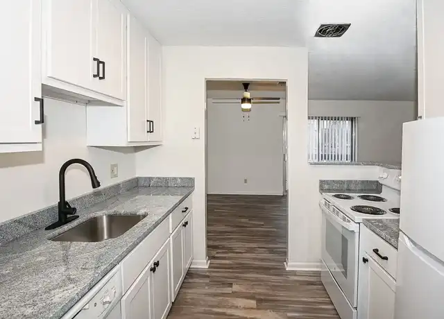 Property at The Ridgeview Apartment - 5462 Beechmont Ave, Cincinnati, OH, 45230, 1-2 bed, 1 bath, [object Object]