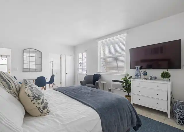 Property at 172 N County Rd Unit 5, Palm Beach, FL, 33480, 1 bed, 1 bath, [object Object]