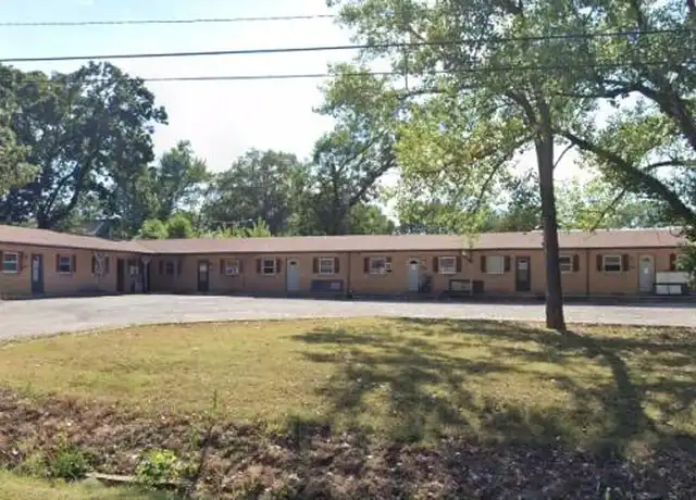 Property at 700 S Park St Unit 2, El Dorado Springs, MO, 64744, 2 beds, 1 bath, [object Object]