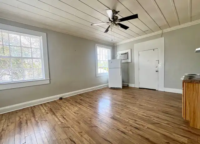Property at 104 N Church St, Hahira, GA, 31632, 1 bed, 1 bath, [object Object]