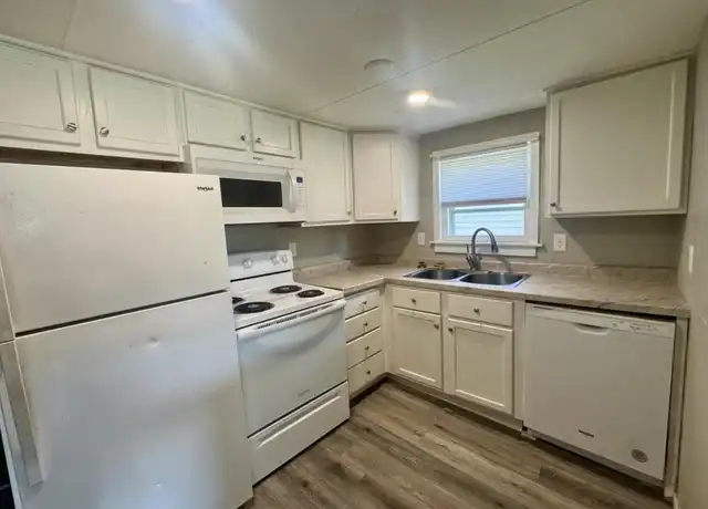 Property at 207 W Sweet Ave, Bismarck, ND, 58504, 2 beds, 1 bath, [object Object]