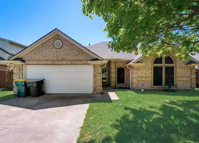 Property at 300 E North Creek Dr, Sherman, TX, 75092, 4 beds, 2 baths, [object Object]