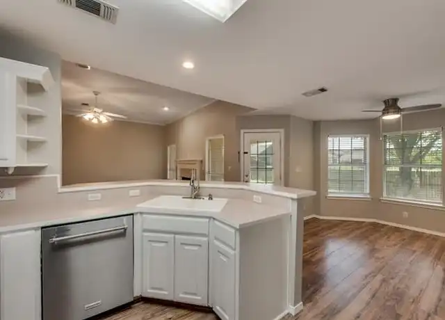 Property at 300 E North Creek Dr, Sherman, TX, 75092, 4 beds, 2 baths, [object Object]