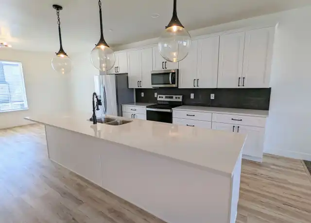Property at 566 Lewski Ln Unit Upstairs, Bluffdale, UT, 84065, 3 beds, 2.5 baths, [object Object]