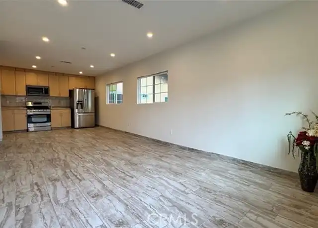 Property at 9137 W Foothill Blvd, Sunland, CA, 91040, 1 bed, 1 bath, [object Object]