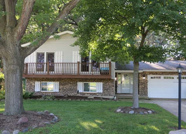 Photo of 1401 Hillside Ln, McHenry, IL 60051