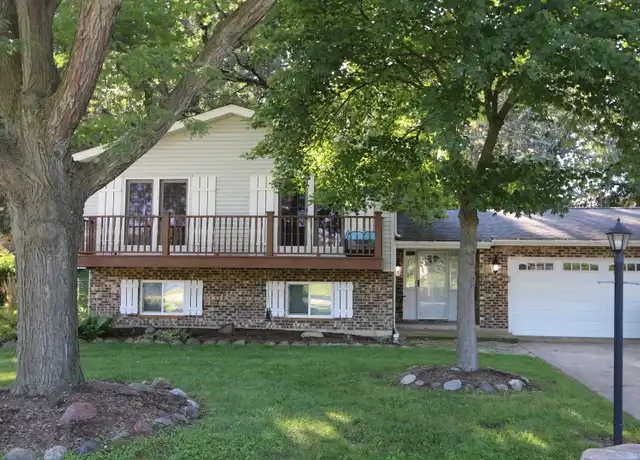 Property at 1401 Hillside Ln, McHenry, IL, 60051, 5 beds, 2 baths, [object Object]