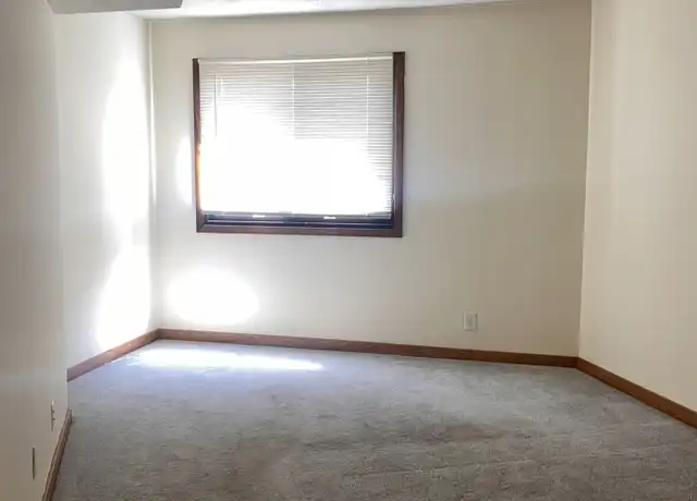 Property at 26 W 10th St, St Paul, MN, 55102, 1 bed, 1 bath, [object Object]