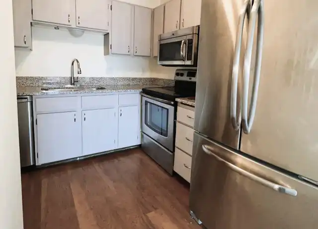 Property at 26 W 10th St, St Paul, MN, 55102, 1 bed, 1 bath, [object Object]