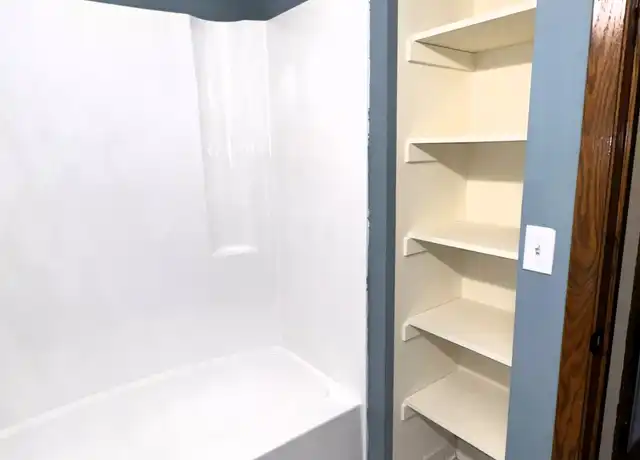 Property at 26 W 10th St, St Paul, MN, 55102, 1 bed, 1 bath, [object Object]