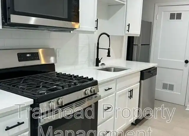 Property at 316 E Gregory Blvd Unit 3E, Kansas City, MO, 64114, 1 bed, 1 bath, [object Object]