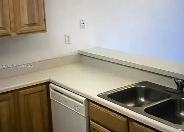 Property at 1280 S Alhambra Cir #1319, Coral Gables, FL, 33146, 1 bed, 1 bath, [object Object]