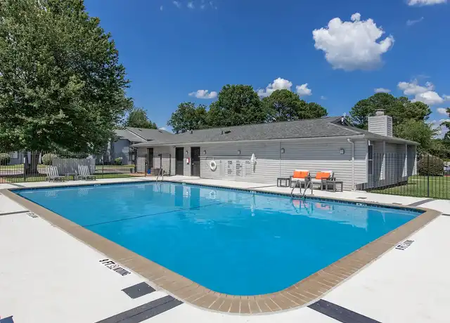 Property at Silverstone Apartments - 4110 Triana Blvd SW, Huntsville, AL, 35805, 1-2 bed, 1 bath, [object Object]