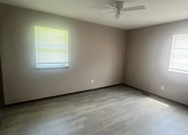 Property at 9425 NE 14th St, Oklahoma City, OK, 73130, 3 beds, 2 baths, [object Object]