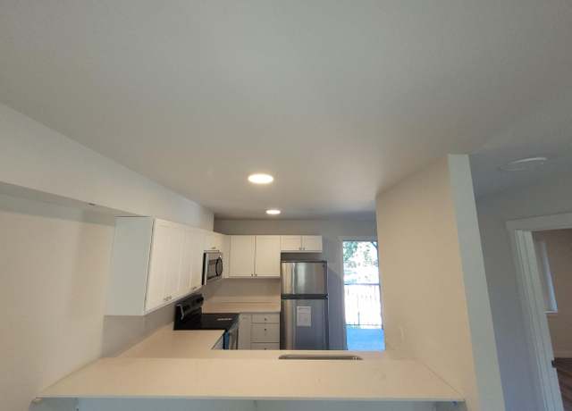 Photo of 446 NE Izett St Unit 303, Oak Harbor, WA 98277