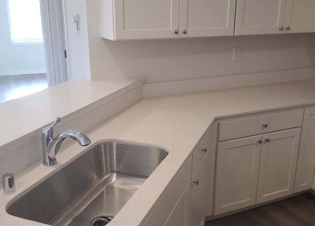 Photo of 446 NE Izett St Unit 303, Oak Harbor, WA 98277