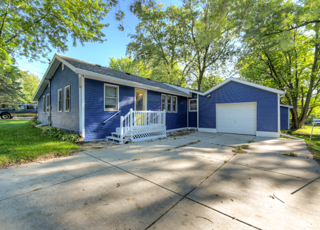 Photo of N3392 Club House Dr, Lake Geneva, WI 53147