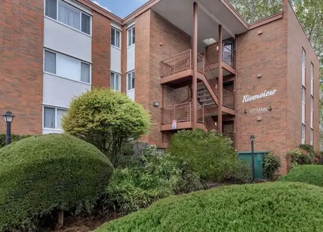 Property at 107 Main Ave S, Renton, WA, 98057, 2 beds, 1 bath, [object Object]