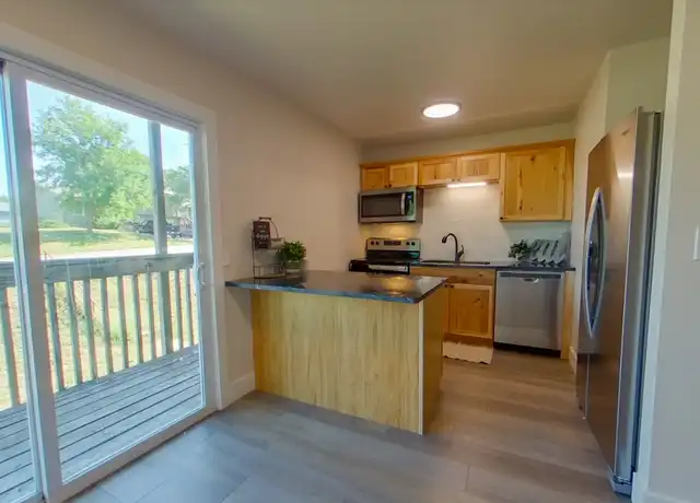 Property at 805 Allison Ave Unit 5, Manhattan, KS, 66502, 2 beds, 1 bath, [object Object]